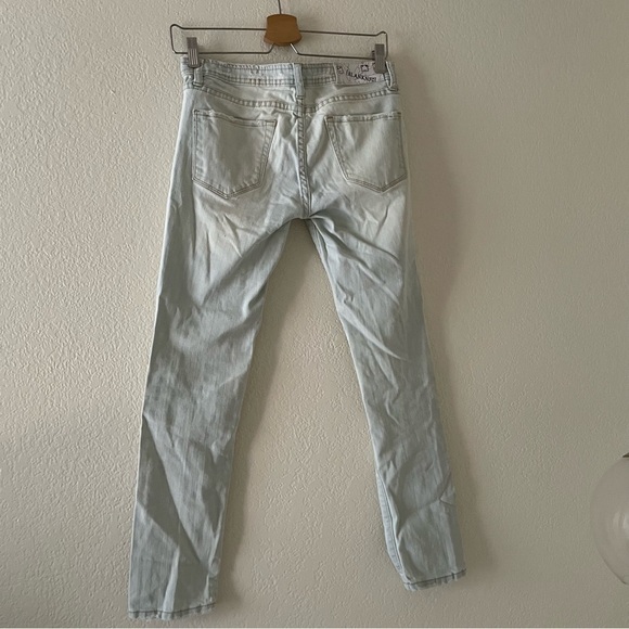 BLANK NYC Light Wash low Rise Skinny - Picture 4 of 4